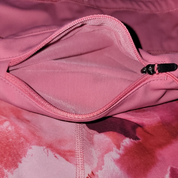 Athleta Printed Run With It Shorts Size S Pinks - Picture 6 of 10